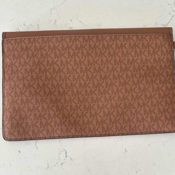 NWOT Michael Kors Clutch - Picture 2 of 4